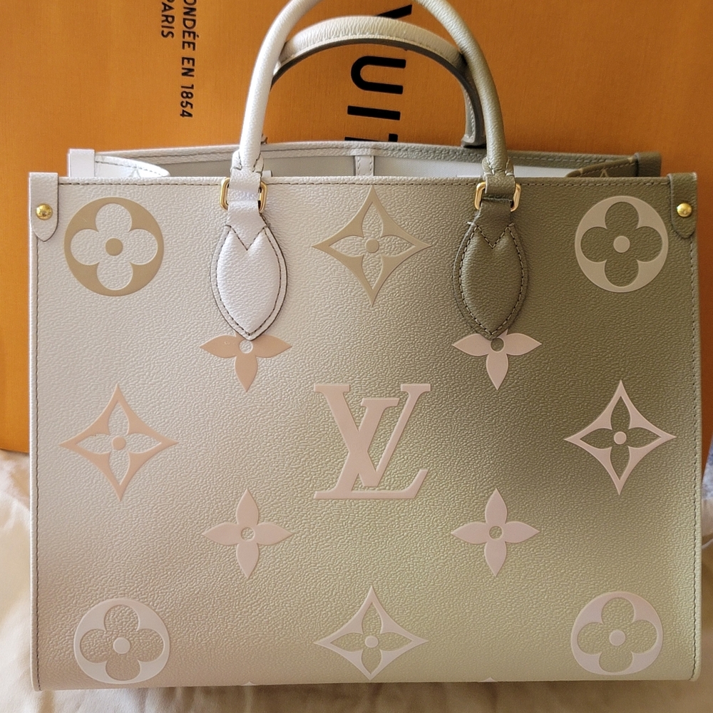 Louis Vuitton ONTHEGO MM Sunset Pastel Tote Beige Khaki Giant Flowr Monogram Bag